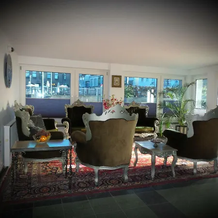 Erdgeschosswohnung Im Stadtzentrum Apartment
